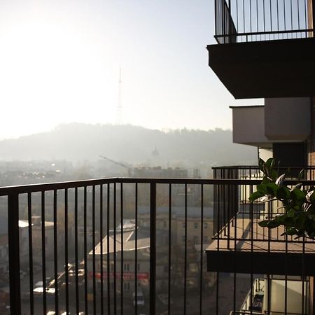 Sky Loft Studio Apartment Leópolis Exterior foto